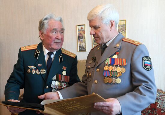 Ветеран Великой Отечественной войны Т. С. Янбеков