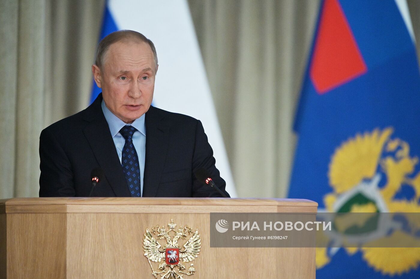 Президент РФ В. Путин принял участие в расширенном заседании коллегии Генпрокуратуры РФ