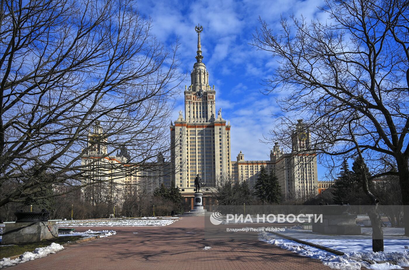 С 17 марта вузы переводят студентов на дистанционное обучение из-за коронавируса