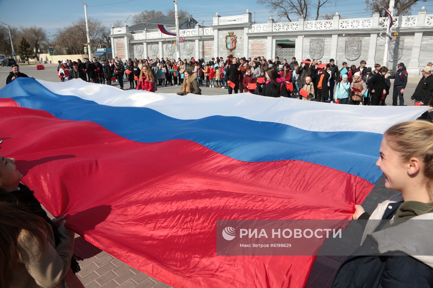 Флешмоб, посвященный шестой годовщине воссоединения Крыма с Россией