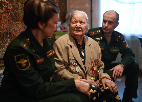 Встреча ветерана войны Н. Г. Киселевой с военнослужащими ЦВО