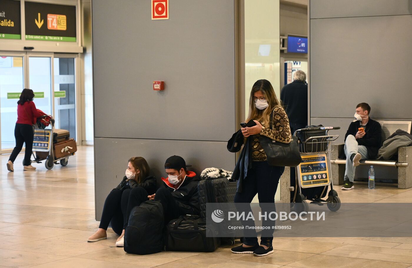 Ситуация в аэропорту Мадрида в связи с коронавирусом