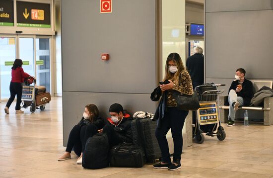 Ситуация в аэропорту Мадрида в связи с коронавирусом