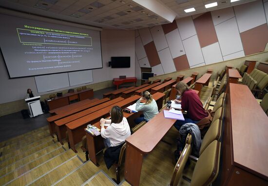 Переход российских вузов на дистанционное обучение из-за коронавируса