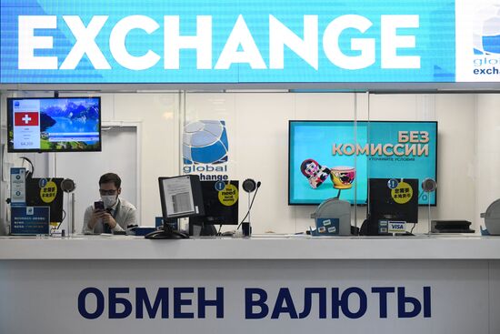 Усиление санитарного контроля в аэропорту Толмачево