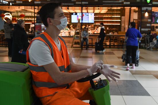 Усиление санитарного контроля в аэропорту Толмачево