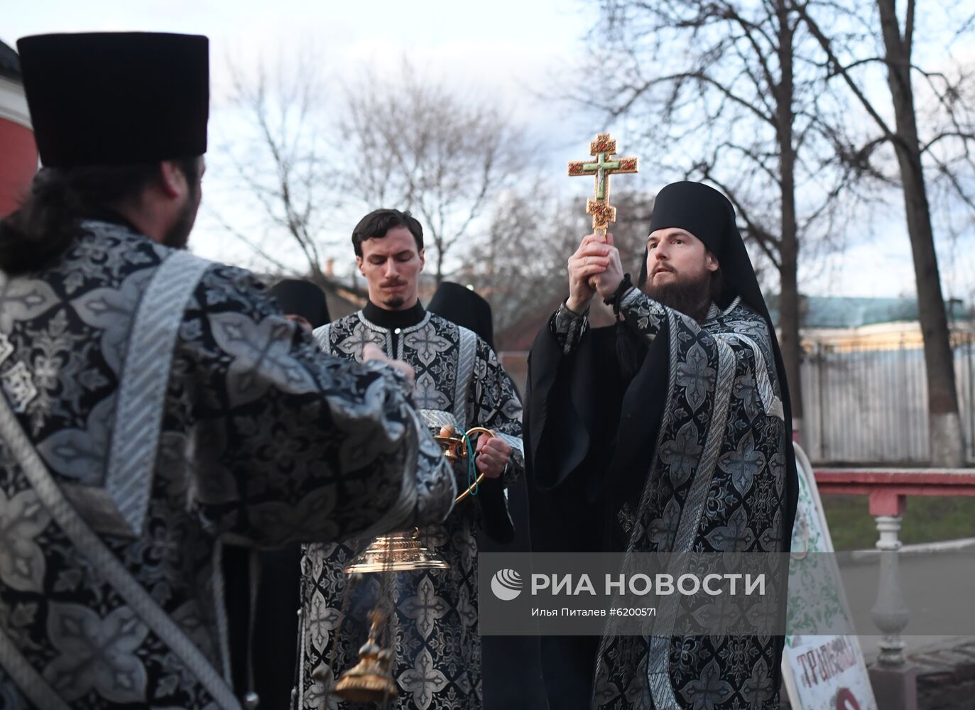 Крестный ход с молебном об избавлении от коронавируса в Москве