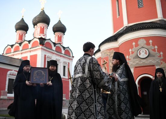 Крестный ход с молебном об избавлении от коронавируса в Москве
