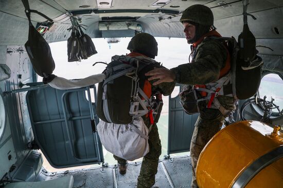 Воздушно-десантная подготовка морской пехоты в Калининградской области