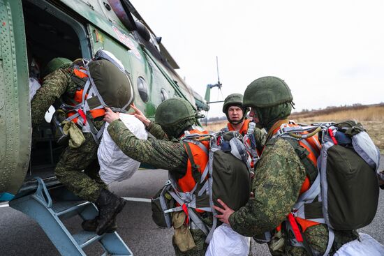 Воздушно-десантная подготовка морской пехоты в Калининградской области