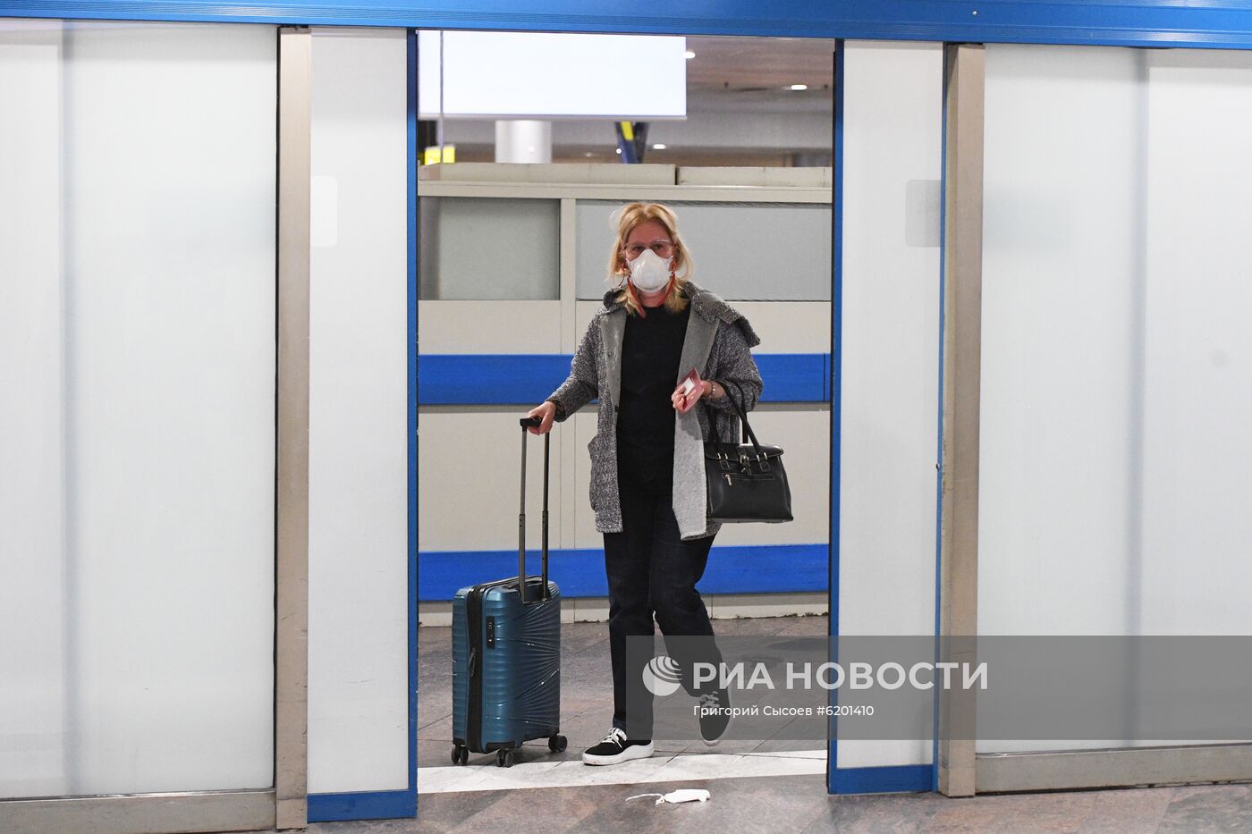 Прилет российских туристов из Черногории в Москву