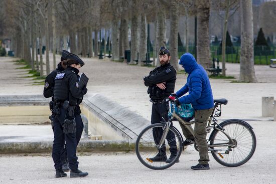 Ситуация в Париже в связи с коронавирусом