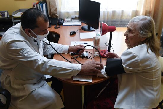 Выездная диспансеризация пожилых граждан в Новосибирской области