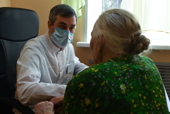 Выездная диспансеризация пожилых граждан в Новосибирской области