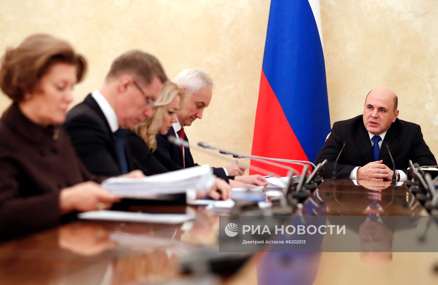 Премьер-министр РФ М. Мишустин провел совещание по вопросам борьбы с коронавирусом