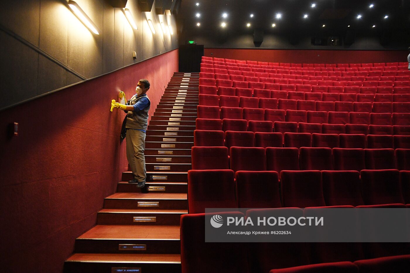 Меры профилактики коронавируса в кинотеатре "Победа" в Новосибирске