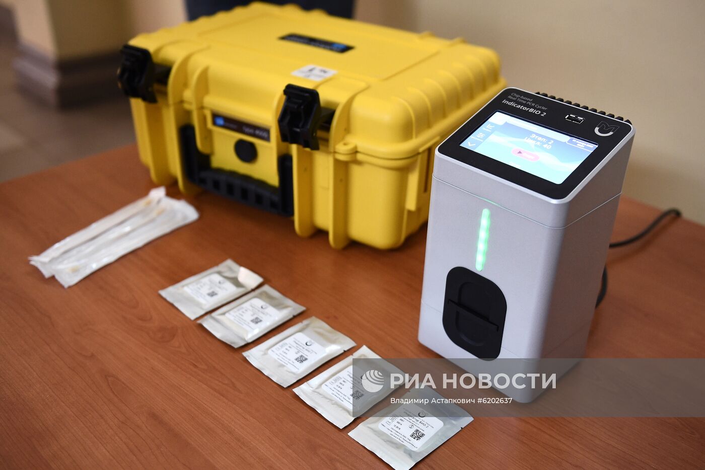 Демонстрация диагностики для обнаружения коронавируса центром ФМБА России