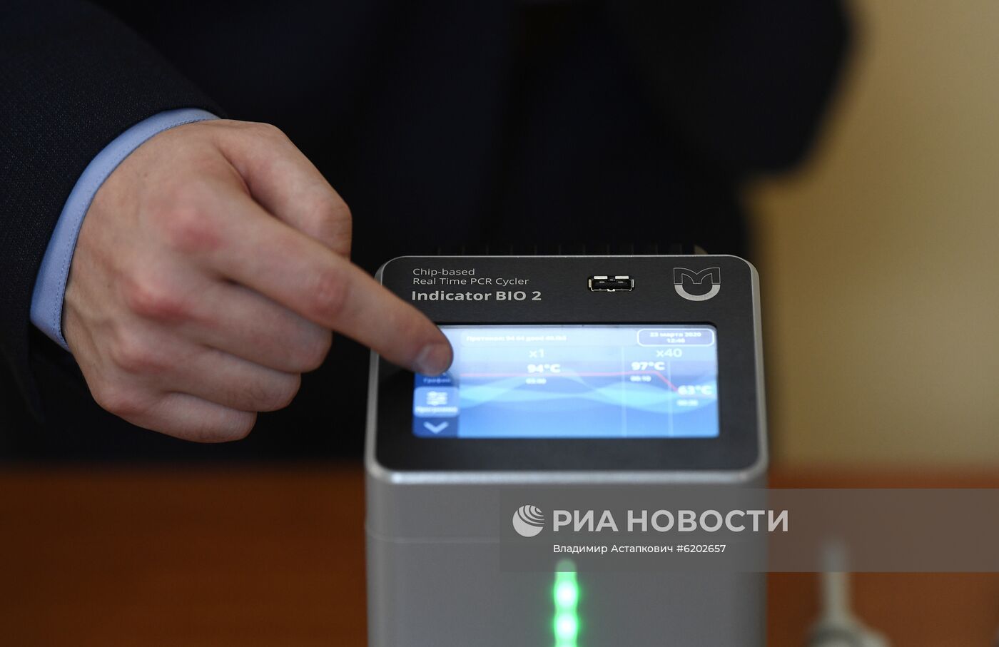 Демонстрация диагностики для обнаружения коронавируса центром ФМБА России