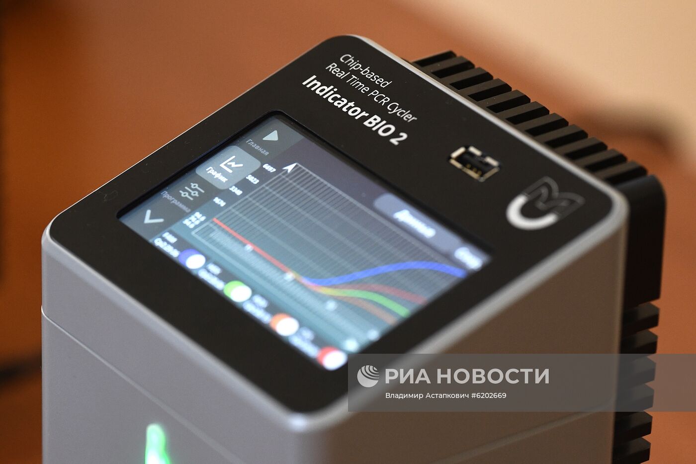 Демонстрация диагностики для обнаружения коронавируса центром ФМБА России