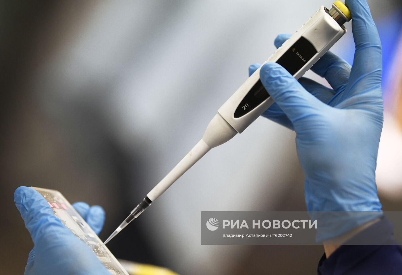 Демонстрация диагностики для обнаружения коронавируса центром ФМБА России