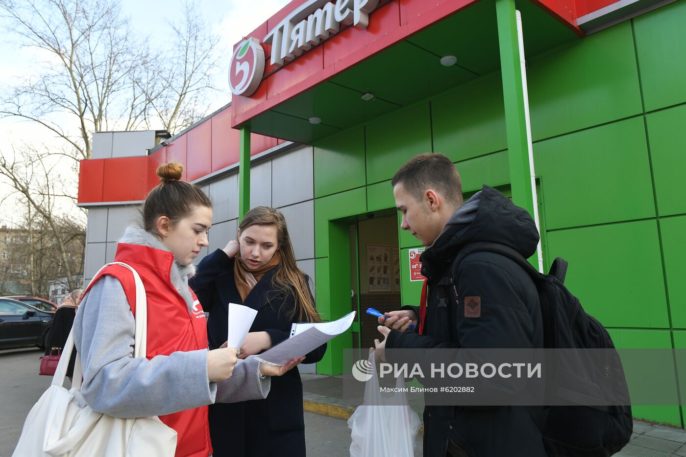 Помощь волонтеров пожилым людям в ситуации коронавируса