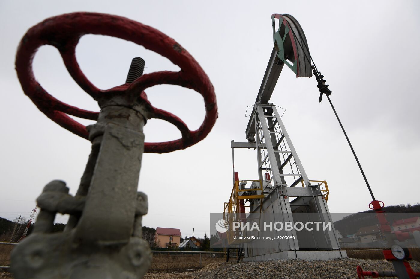 Работа нефтяных станков - качалок