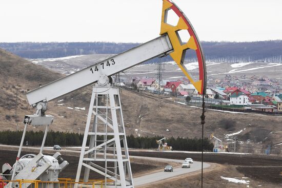 Работа нефтяных станков - качалок