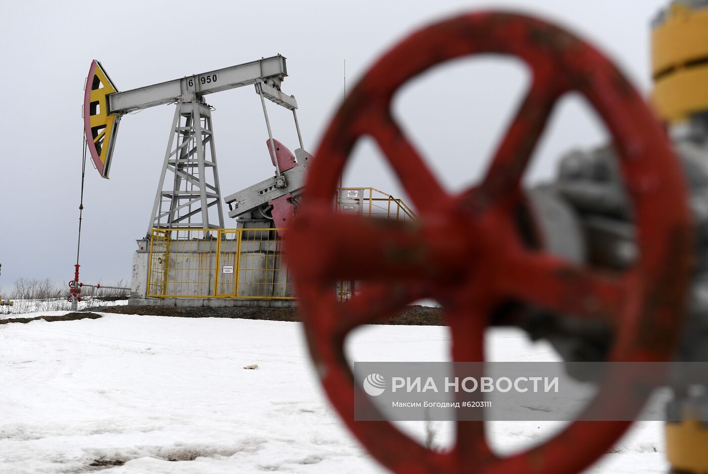 Работа нефтяных станков - качалок