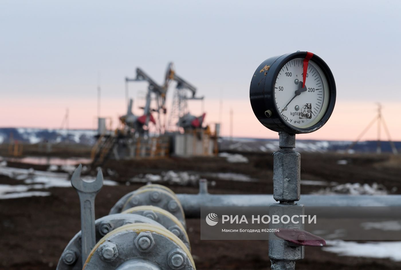 Работа нефтяных станков - качалок