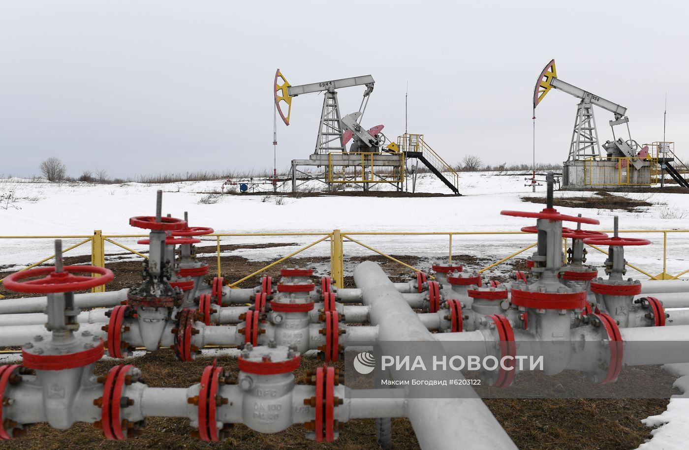 Работа нефтяных станков - качалок