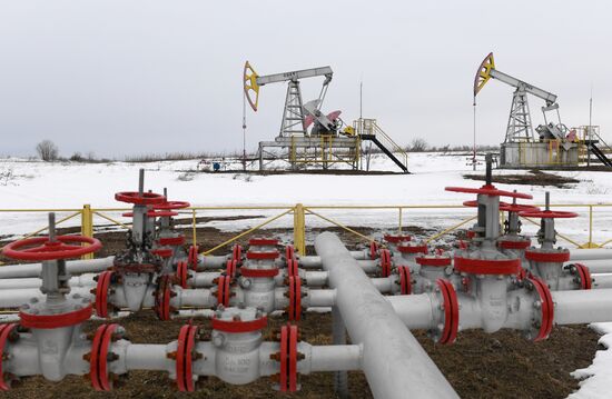 Работа нефтяных станков - качалок