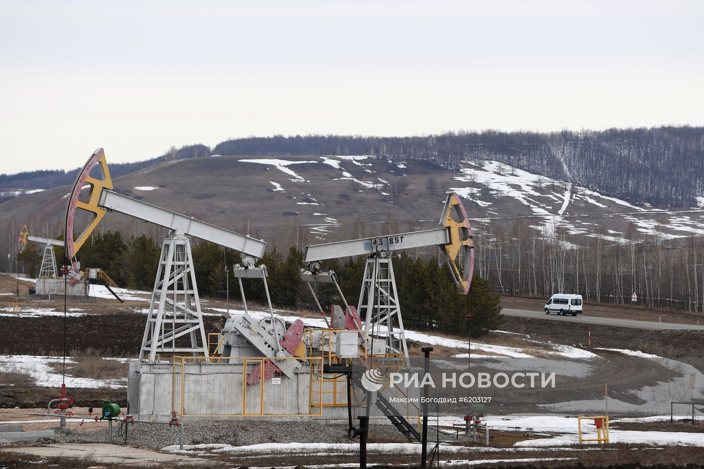Работа нефтяных станков - качалок
