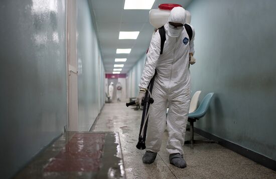 Дезинфекция больницы в Каракасе