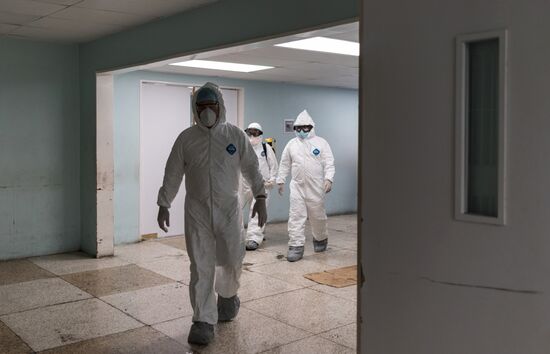 Дезинфекция больницы в Каракасе