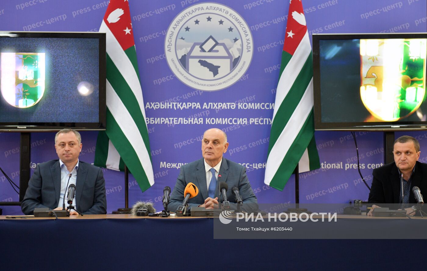 Пресс-конференция избранного президента Абхазии А. Бжании