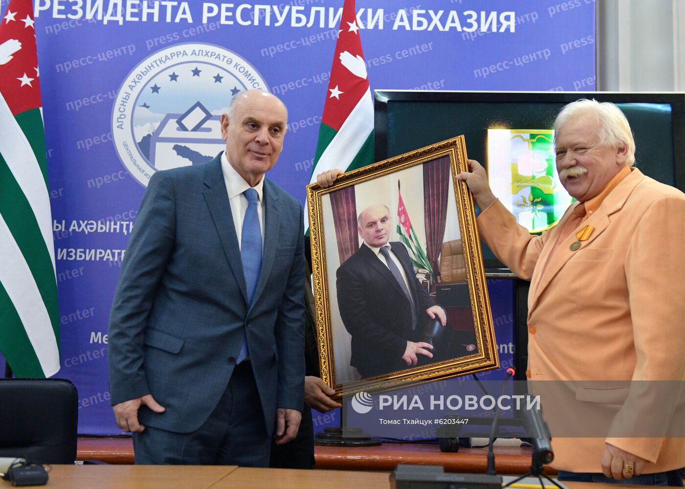 Пресс-конференция избранного президента Абхазии А. Бжании