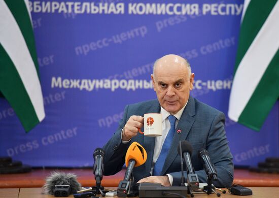 Пресс-конференция избранного президента Абхазии А. Бжании