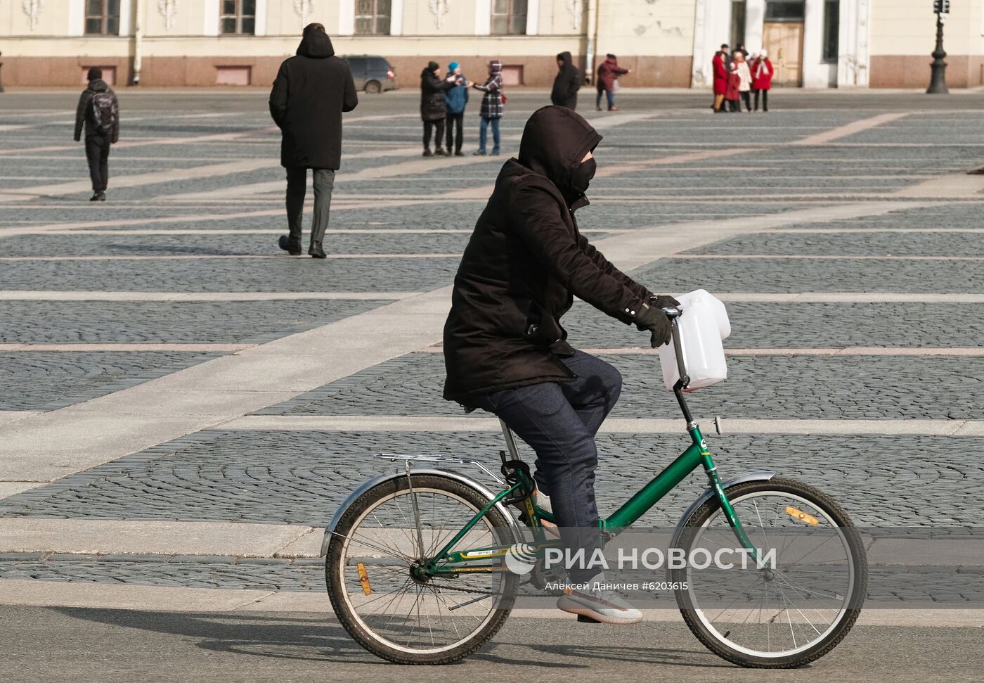 Дворцовая площадь в Санкт-Петербурге