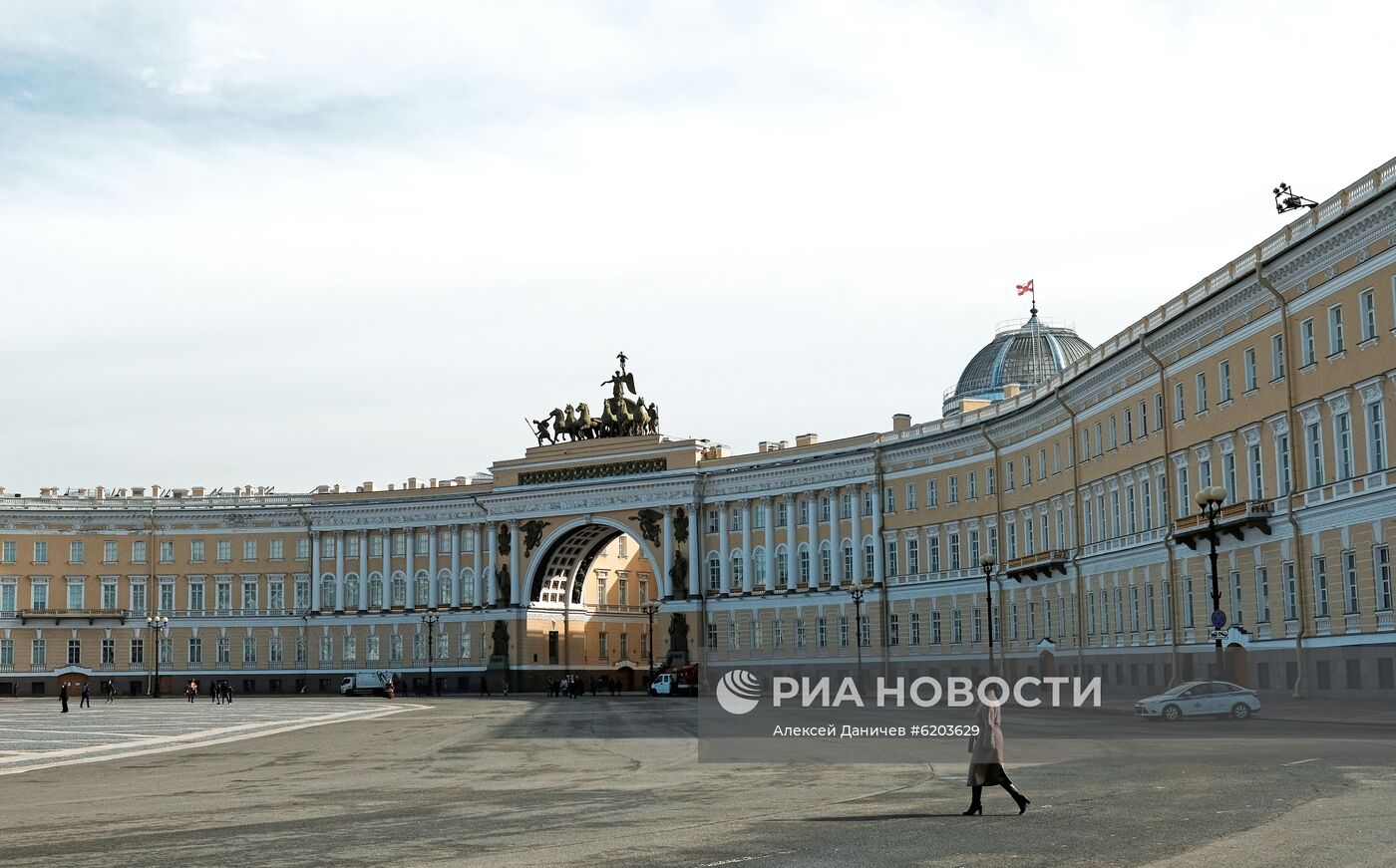 Дворцовая площадь в Санкт-Петербурге