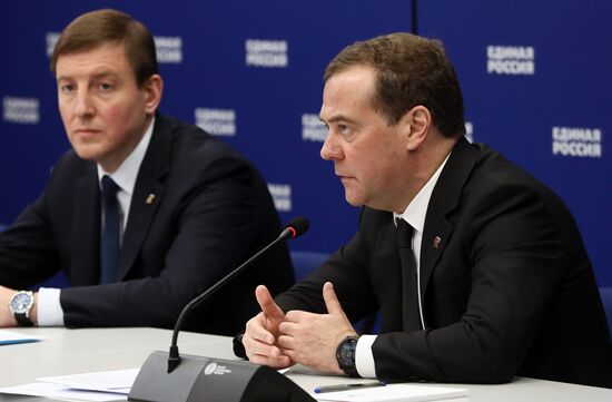  Председатель "Единой России" Д. Медведев встретился с кандидатами на посты секретарей региональных отделений партии 