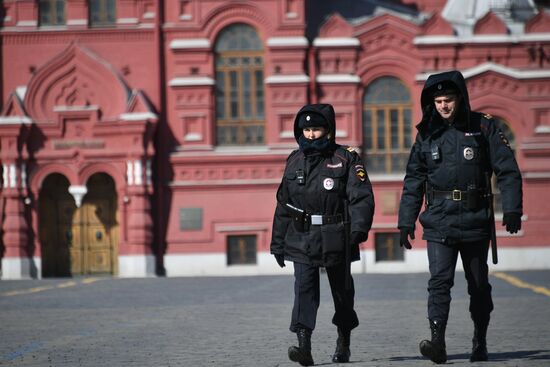 Красные полиция. Полиция на красной площади. Полицейские на красной площади. Полиция на красной площади в Москве. Полиция на улицах Москвы.