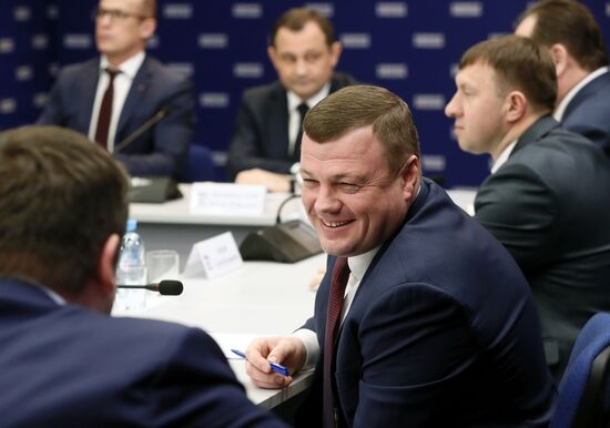  Председатель "Единой России" Д. Медведев встретился с кандидатами на посты секретарей региональных отделений партии 