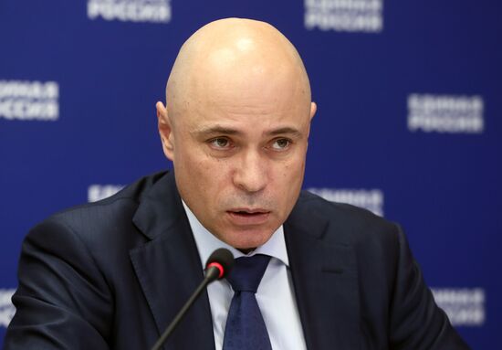  Председатель "Единой России" Д. Медведев встретился с кандидатами на посты секретарей региональных отделений партии 