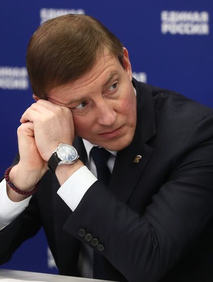  Председатель "Единой России" Д. Медведев встретился с кандидатами на посты секретарей региональных отделений партии 