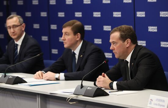 Председатель "Единой России" Д. Медведев встретился с кандидатами на посты секретарей региональных отделений партии 