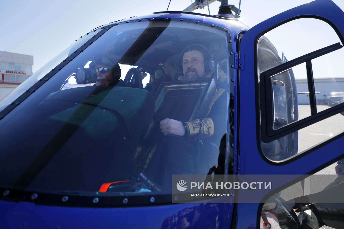 Представители Белгородской митрополии облетели территорию области для защиты от коронавируса