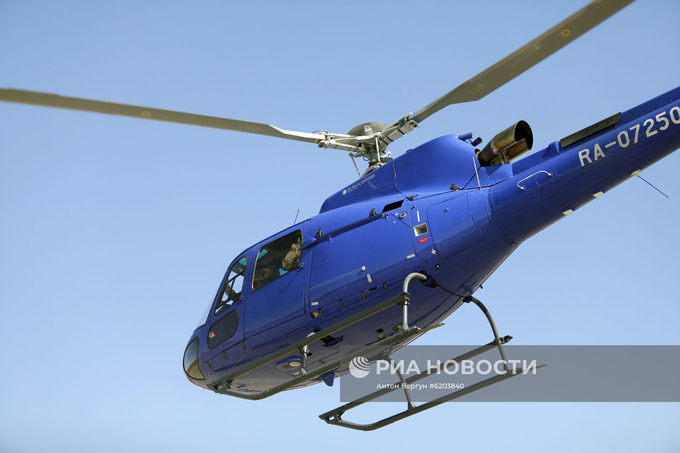 Представители Белгородской митрополии облетели территорию области для защиты от коронавируса