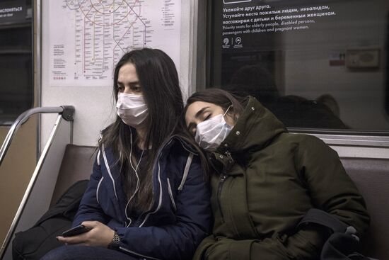 Число пассажиров в метро сократилось из-за коронавируса 