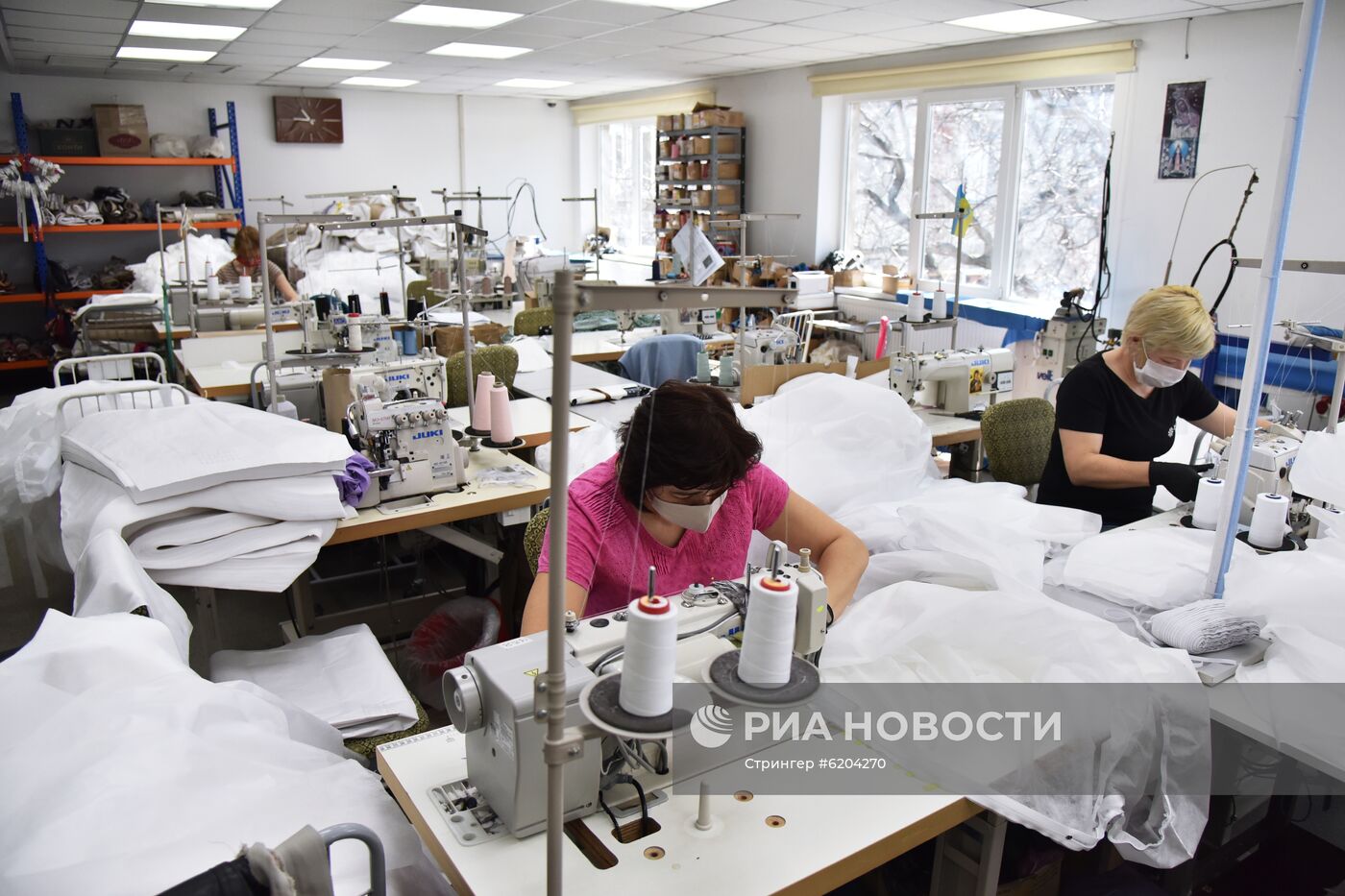 Изготовление защитных костюмов для медицинских работников на Украине