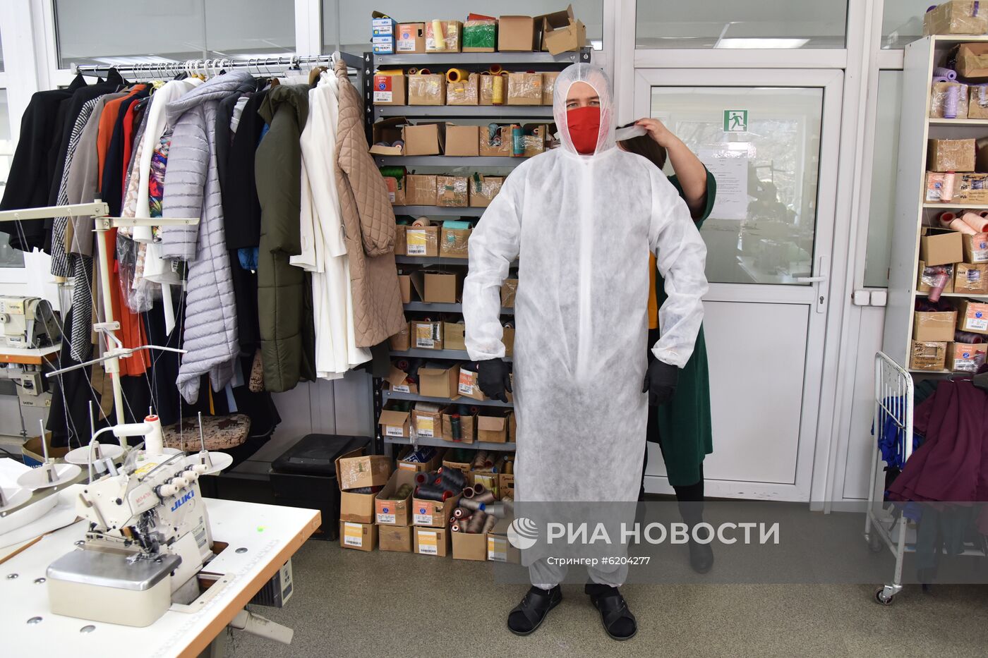 Изготовление защитных костюмов для медицинских работников на Украине